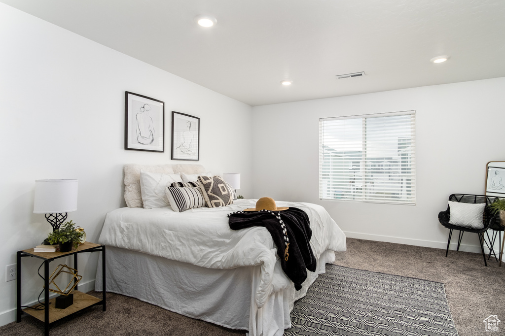 Bedroom with baseboards, visible vents, recessed lighting, and carpet