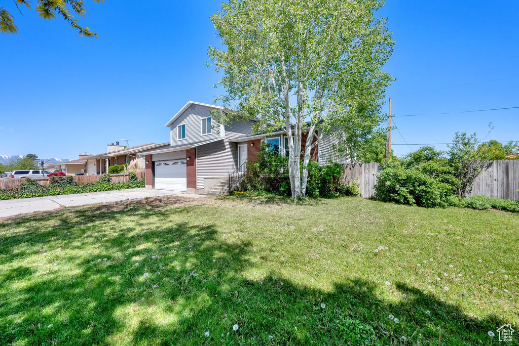 View of front of house with an attached garage and concrete driveway