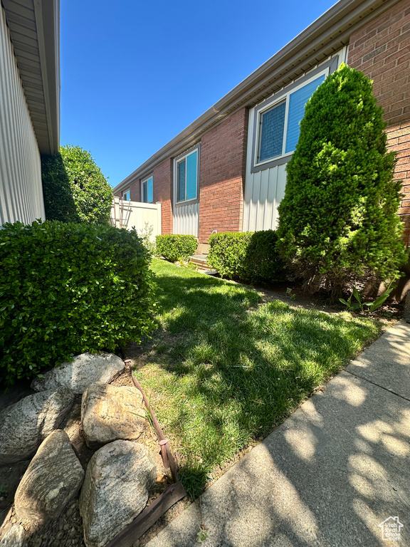 View of grassy yard