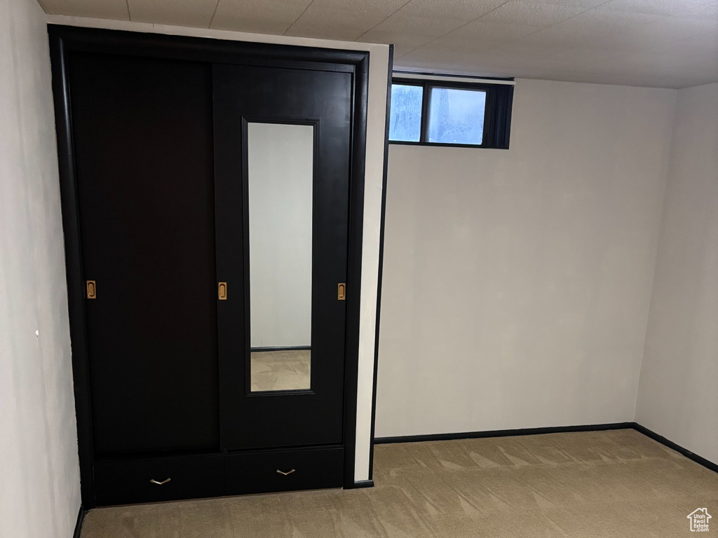 Carpeted empty room with baseboards