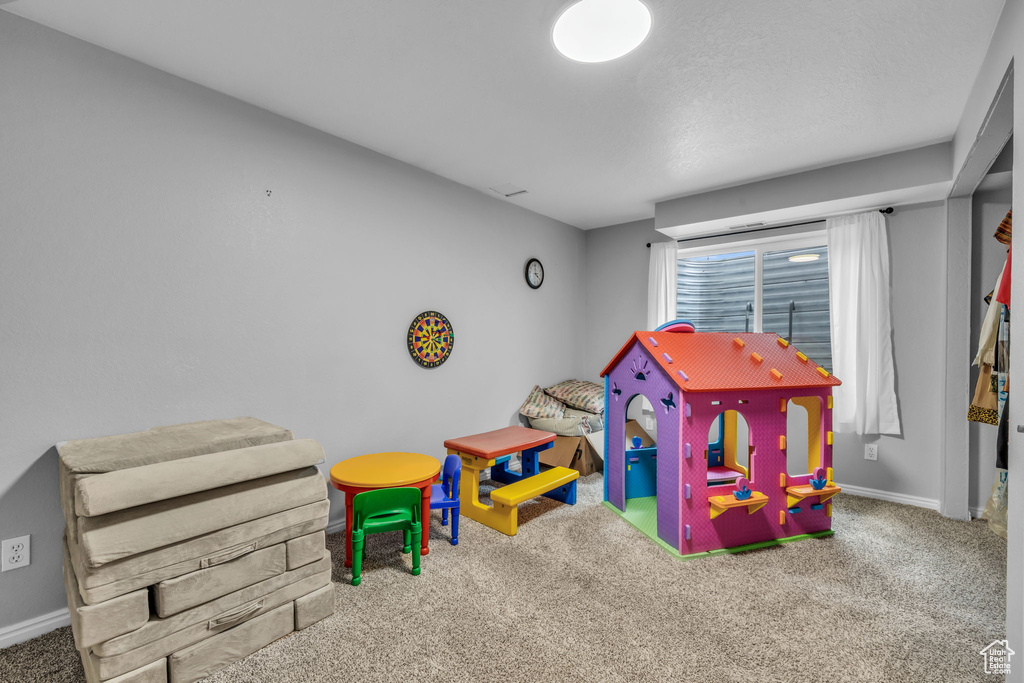 Rec room featuring carpet flooring and baseboards