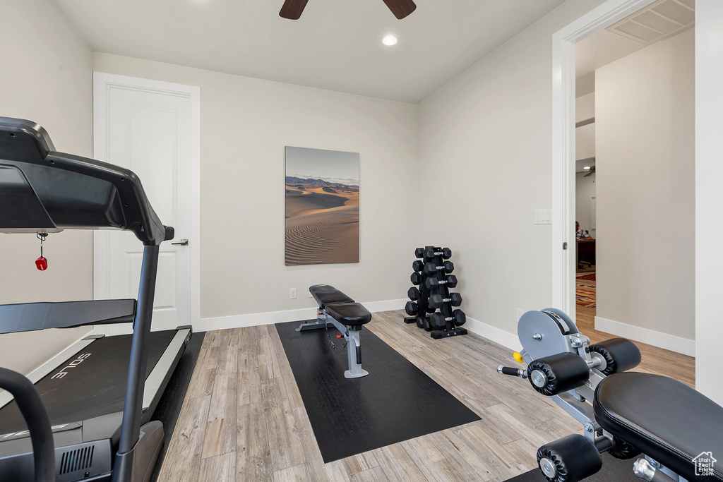 Workout area featuring visible vents, baseboards, a ceiling fan, recessed lighting, and wood finished floors