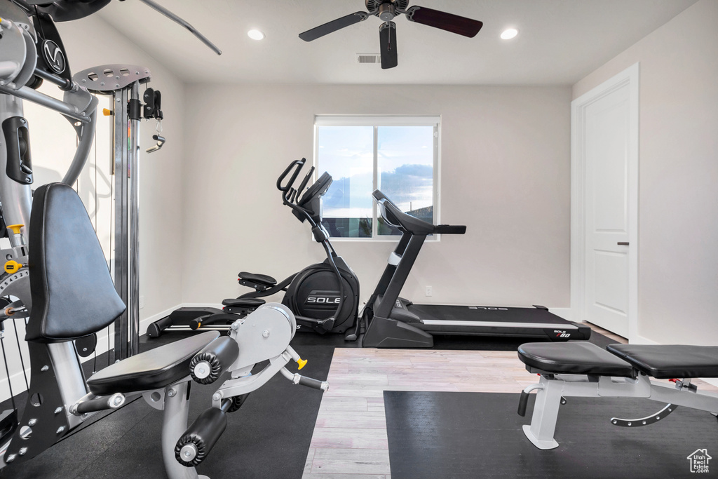 Workout room featuring baseboards, recessed lighting, a ceiling fan, visible vents, and wood finished floors