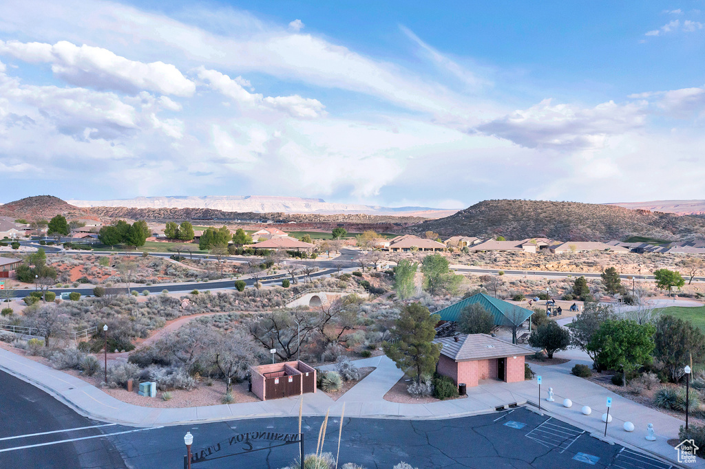 Aerial view with a mountain view