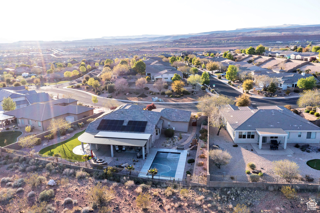 Birds eye view of property featuring a residential view