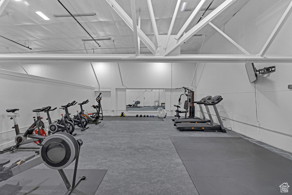 Exercise room with carpet