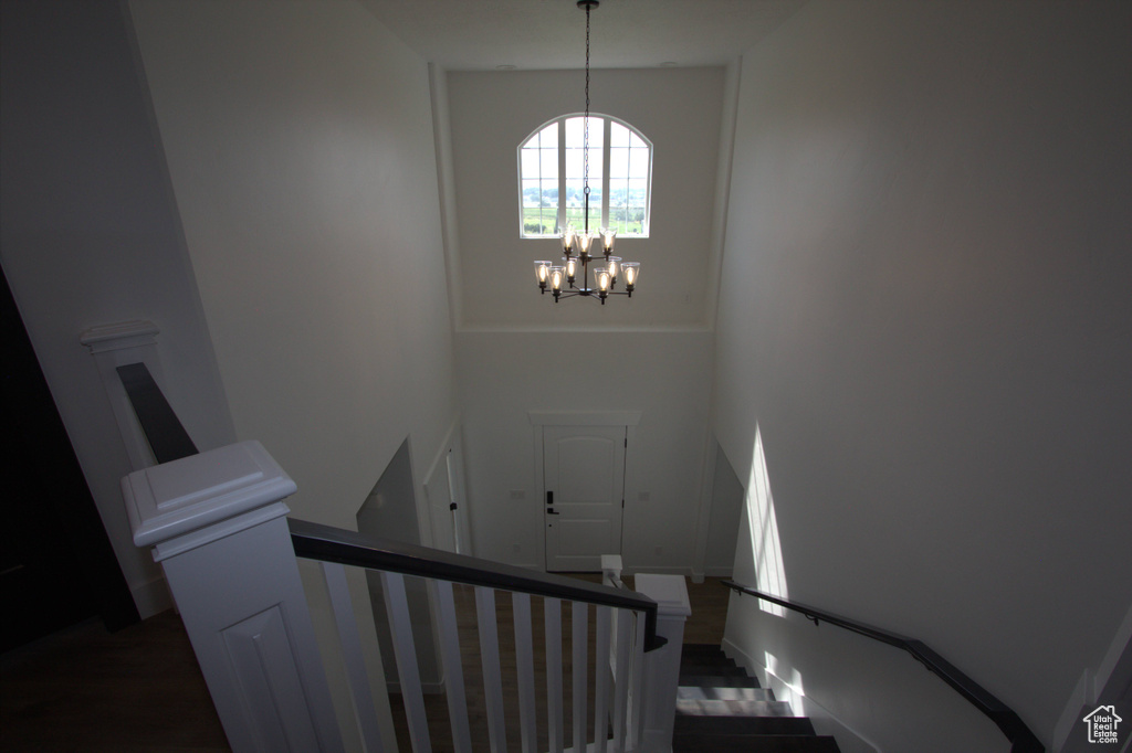 Stairway featuring a notable chandelier