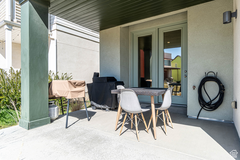 View of patio / terrace with outdoor dining space