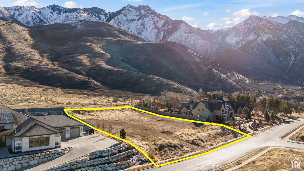 Aerial view with a mountain view
