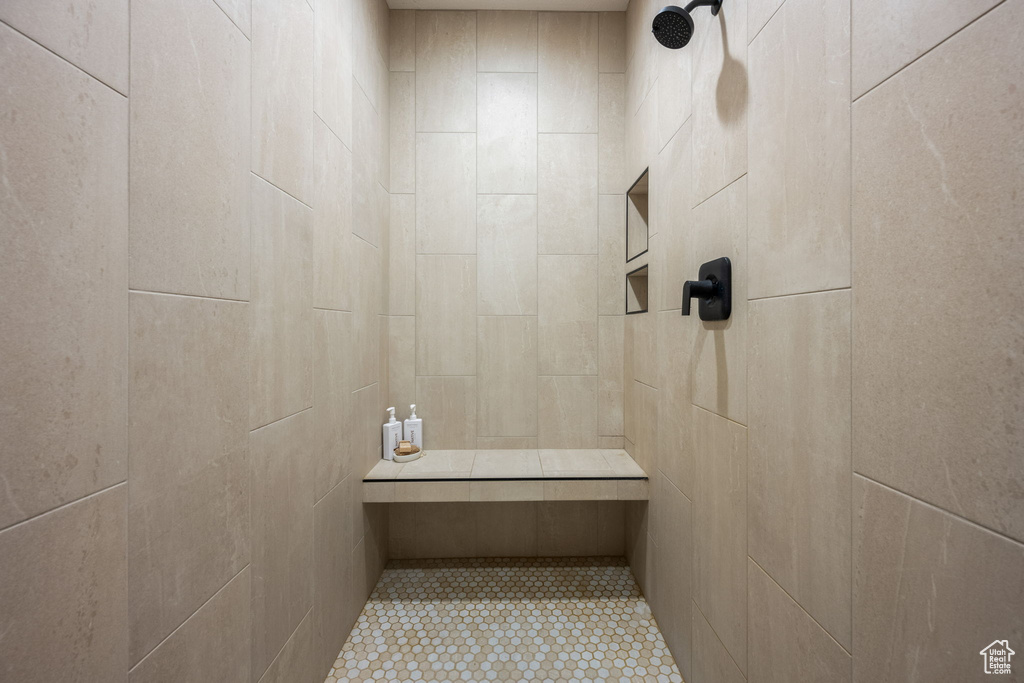Bathroom featuring a tile shower