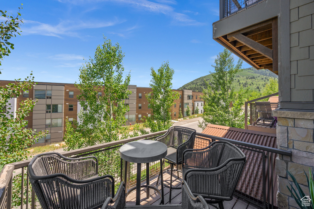 Balcony featuring a mountain view