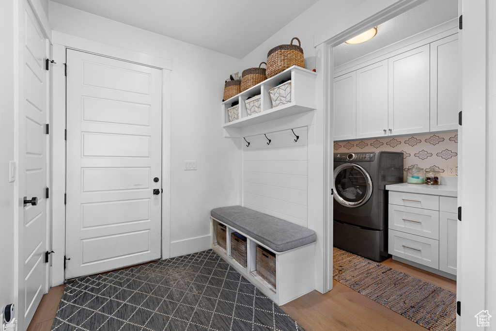 Mudroom with washer / clothes dryer and baseboards