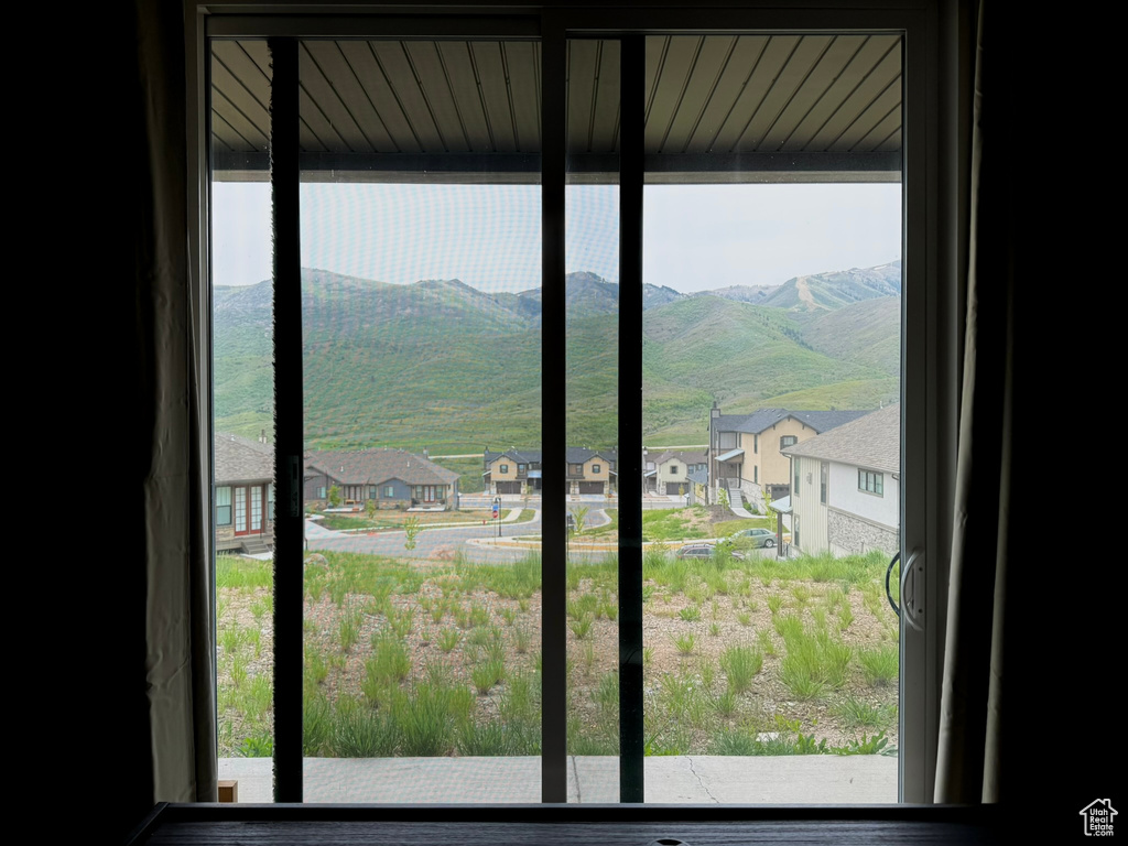 Detailed view of a mountainous background and a residential view