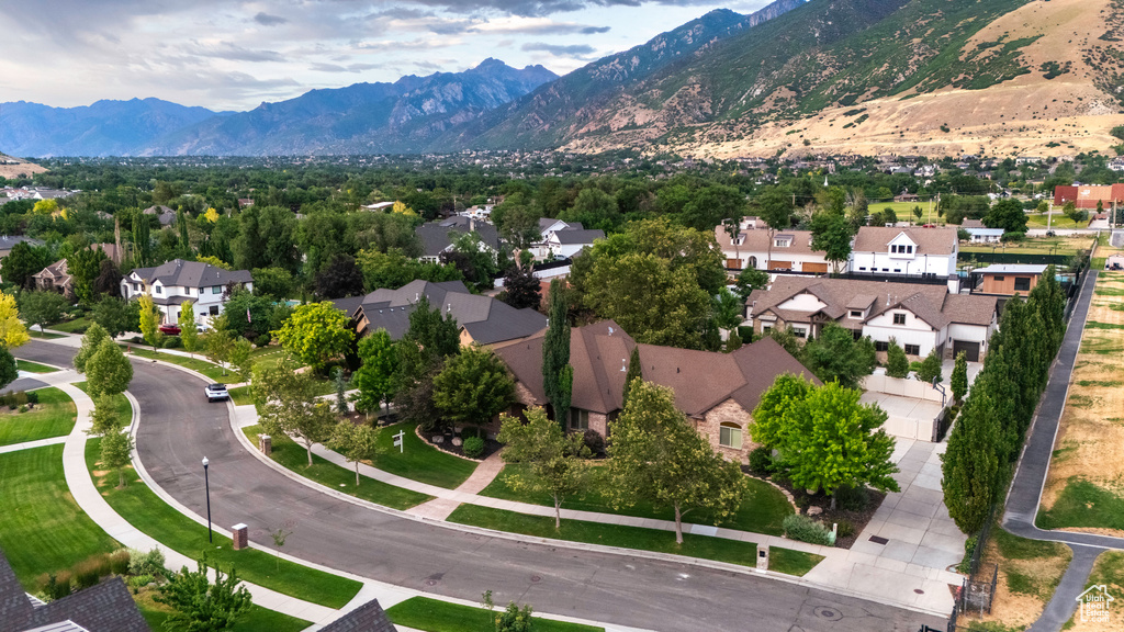 Aerial view of property\\\'s location with nearby suburban area and mountains