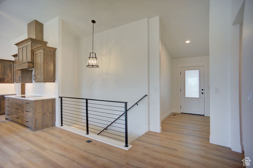 Photo 5 for MLS #2075782 at 427 E Redwood Ln #120