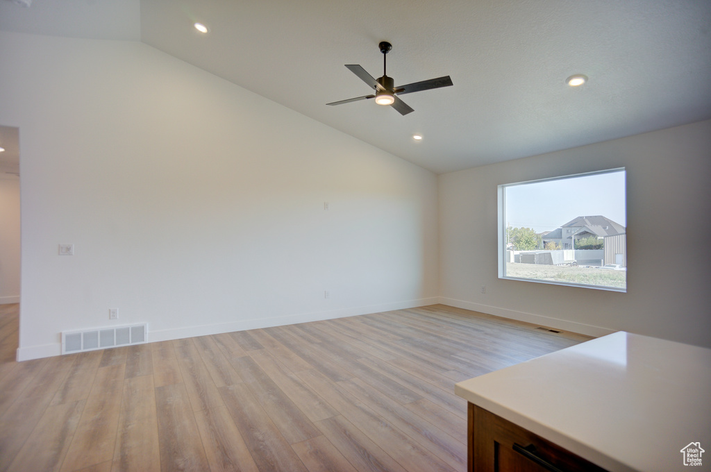 Photo 11 for MLS #2075782 at 427 E Redwood Ln #120