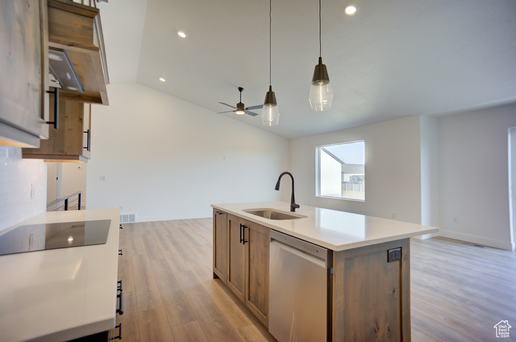 Photo 14 for MLS #2075782 at 427 E Redwood Ln #120