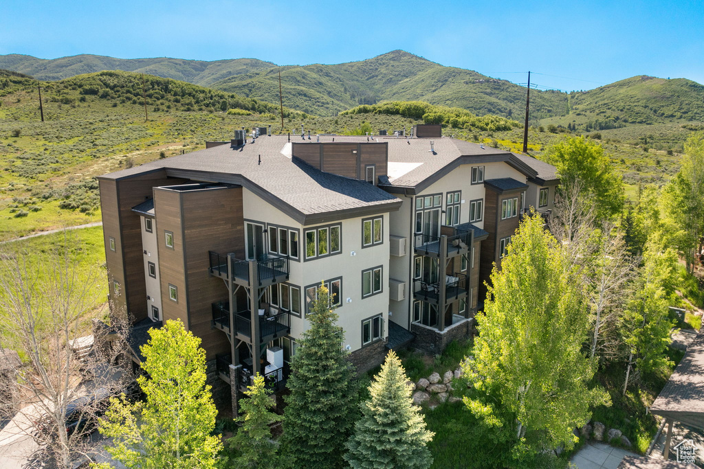Aerial view of property and surrounding area with mountains