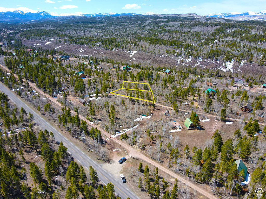 Bird\'s eye view with a mountain view
