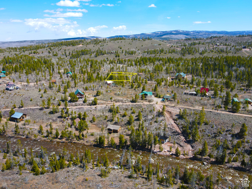 Bird\'s eye view with a mountain view