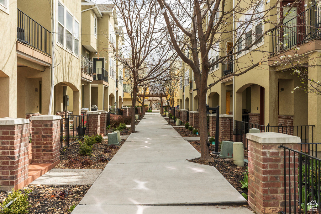 View of property's community featuring a residential view