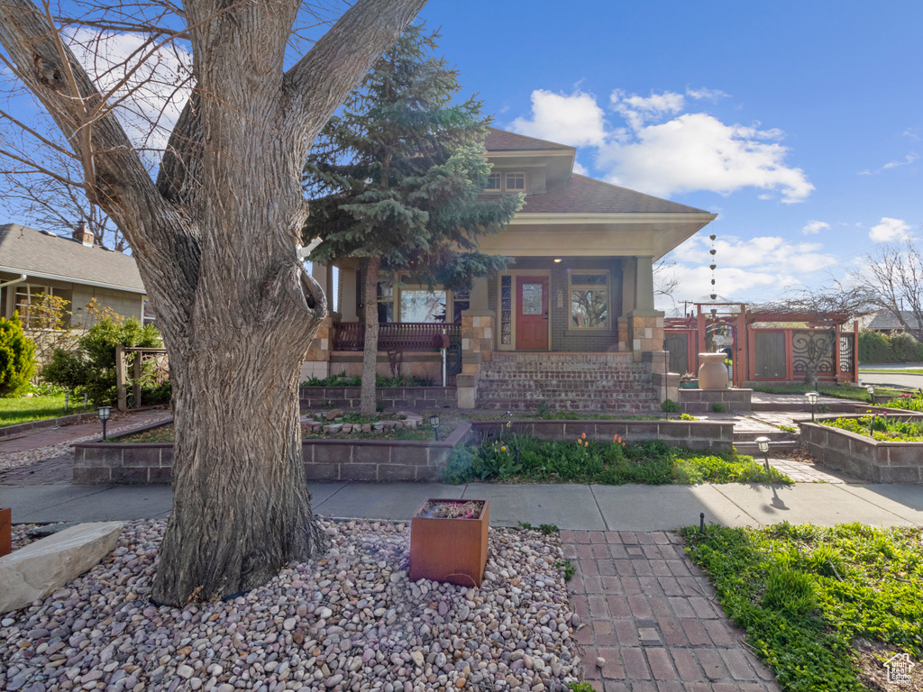 View of front of house featuring a porch