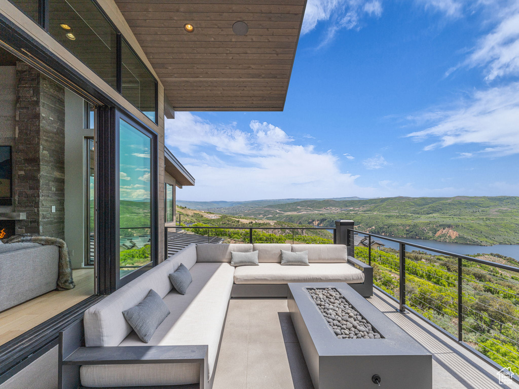 Balcony with an outdoor living space with a fire pit and a mountain view