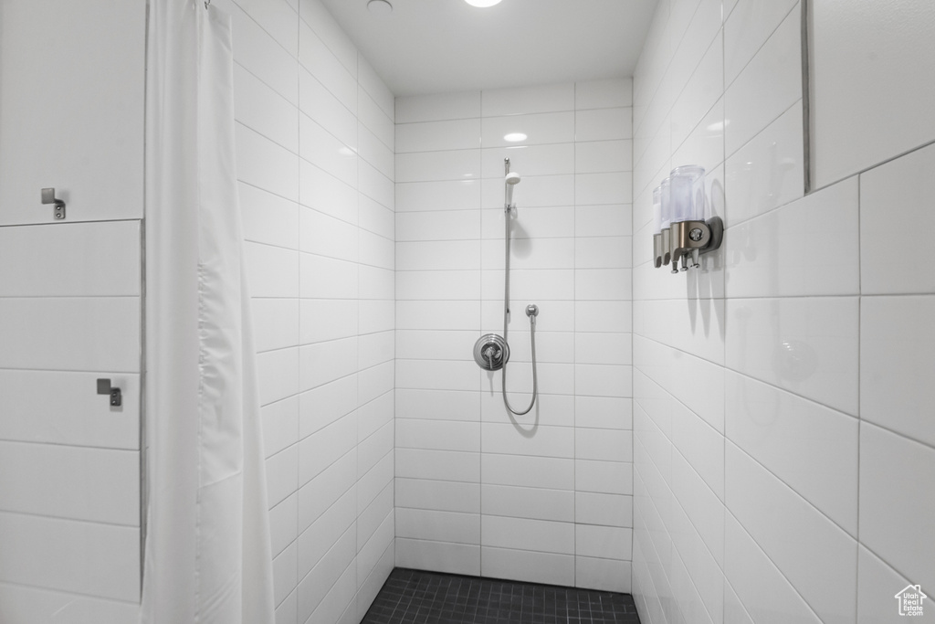Bathroom with a tile shower