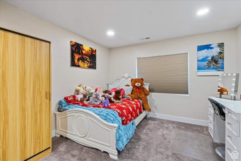 Bedroom featuring recessed lighting, carpet, visible vents, and baseboards