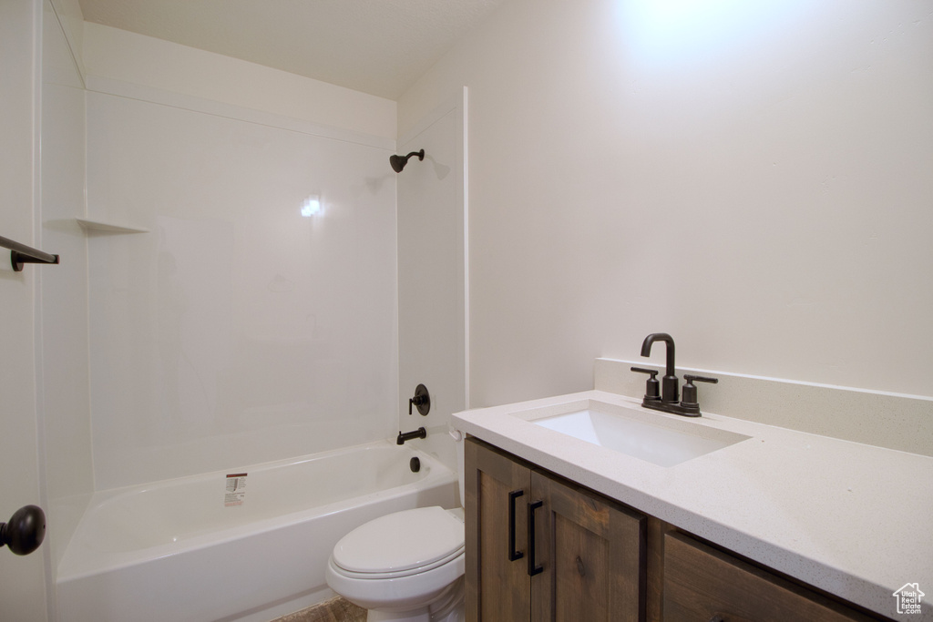 Full bath with vanity, toilet, and washtub / shower combination
