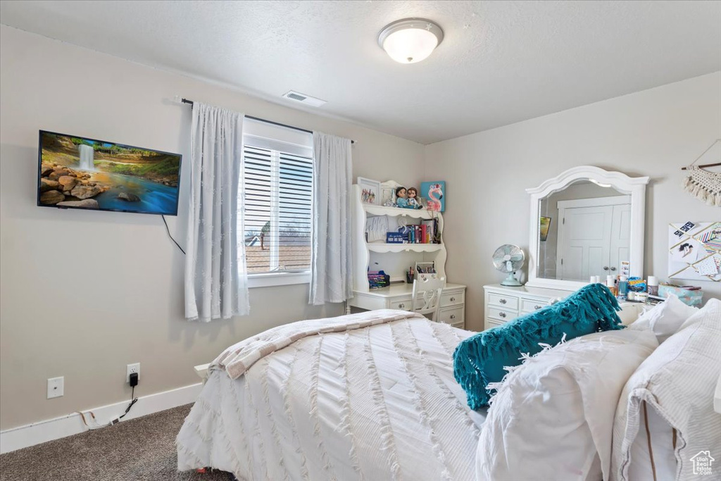 Bedroom featuring carpet floors, baseboards, and visible vents