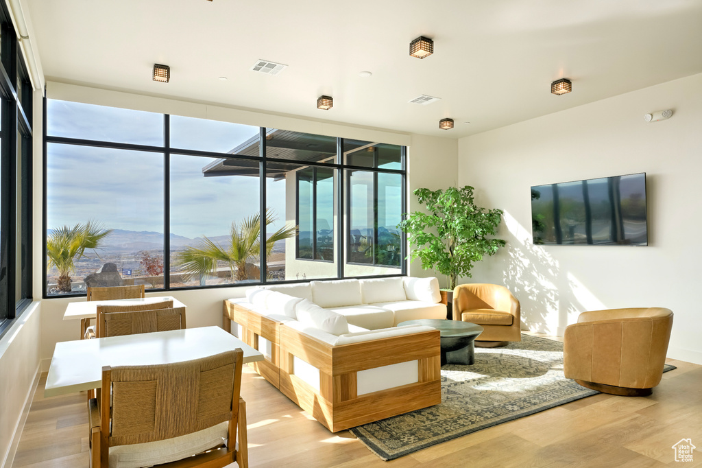 Lobby featuring visible vents and a mountain view