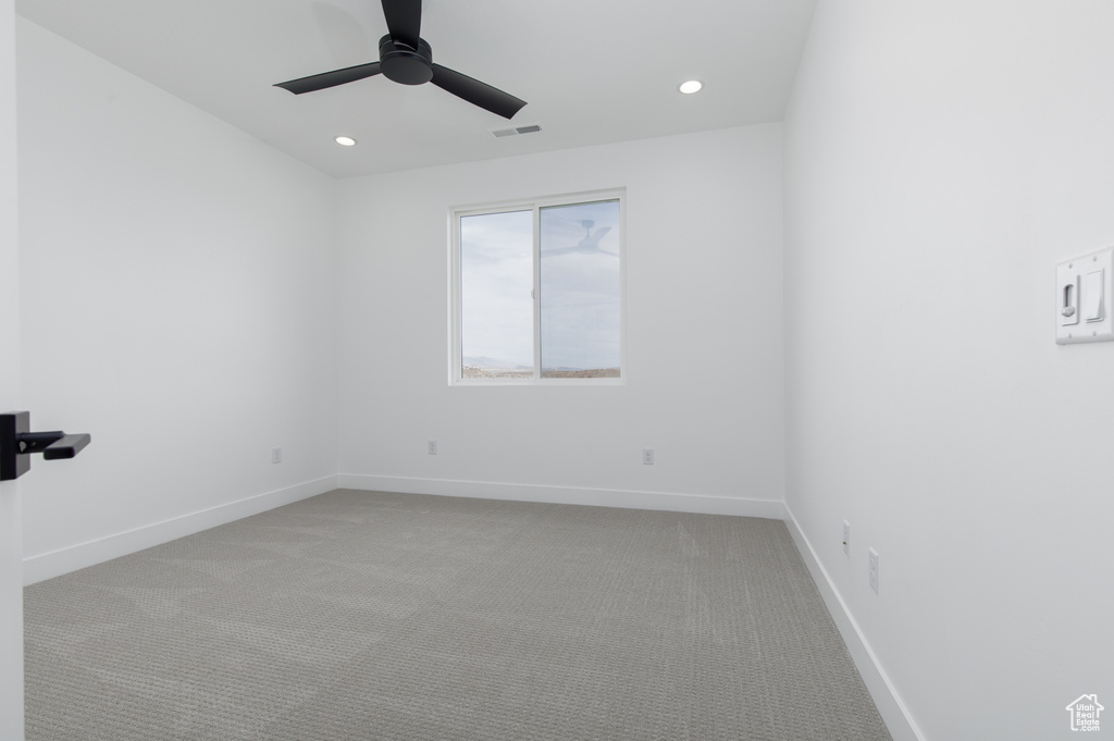 Empty room featuring visible vents, baseboards, ceiling fan, recessed lighting, and light carpet