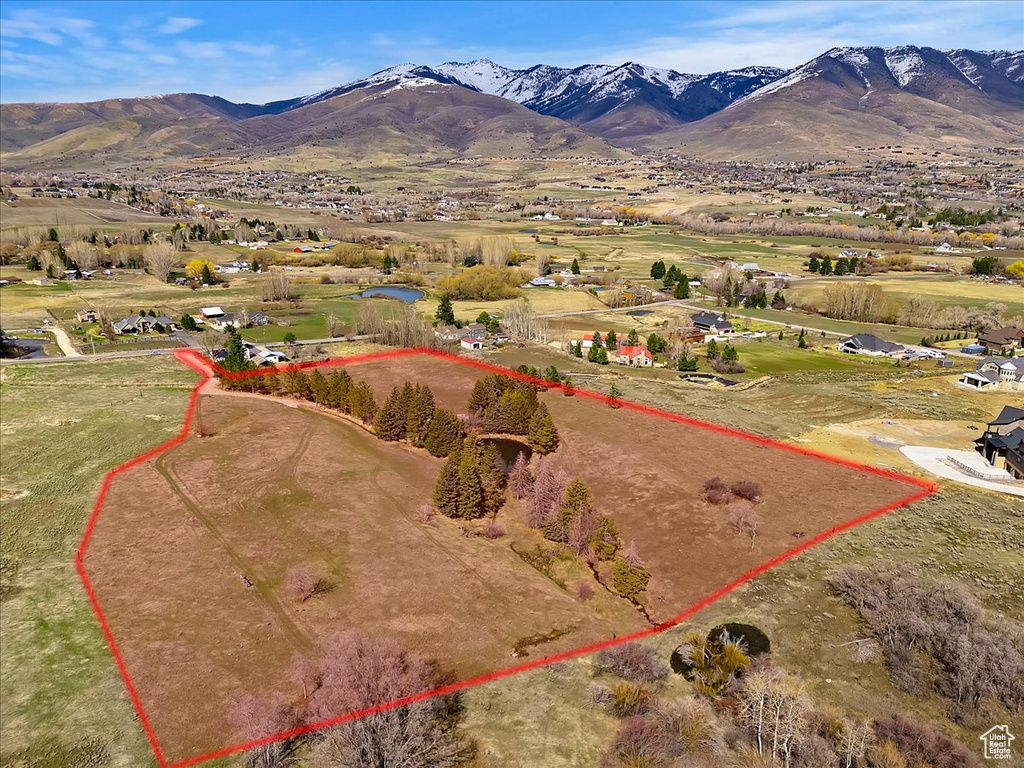Drone / aerial view featuring a mountain view