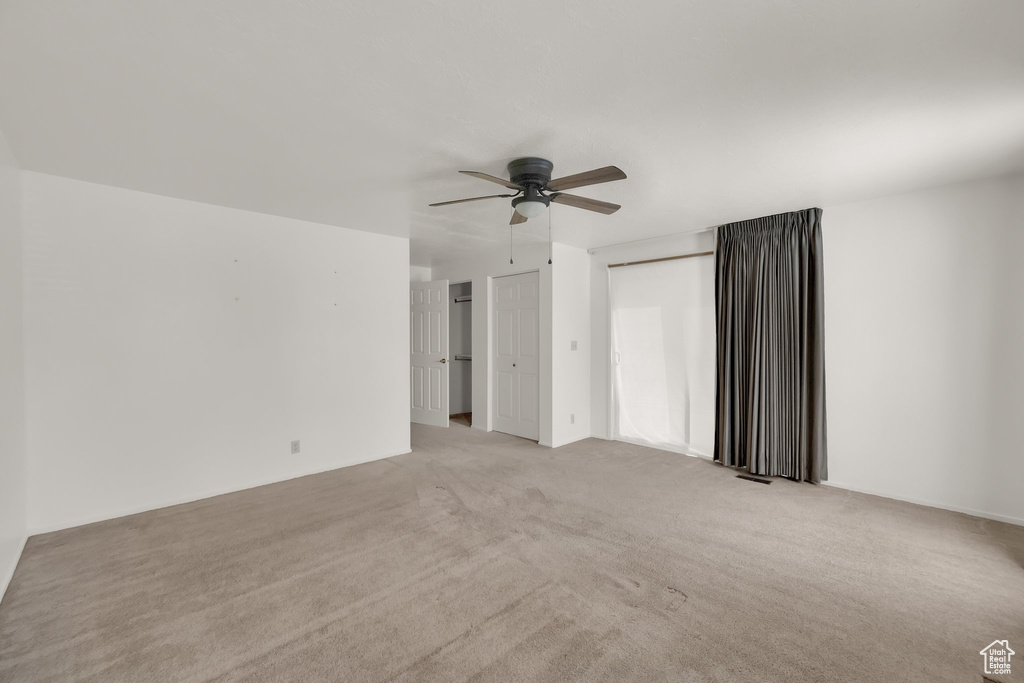 Spare room with ceiling fan and carpet