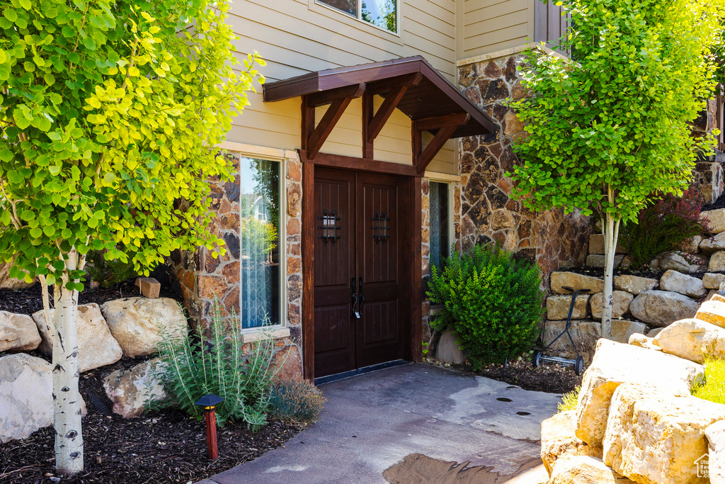 Doorway to property with stone siding