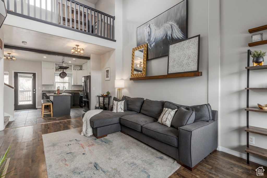 Living room featuring dark wood-style floors and baseboards