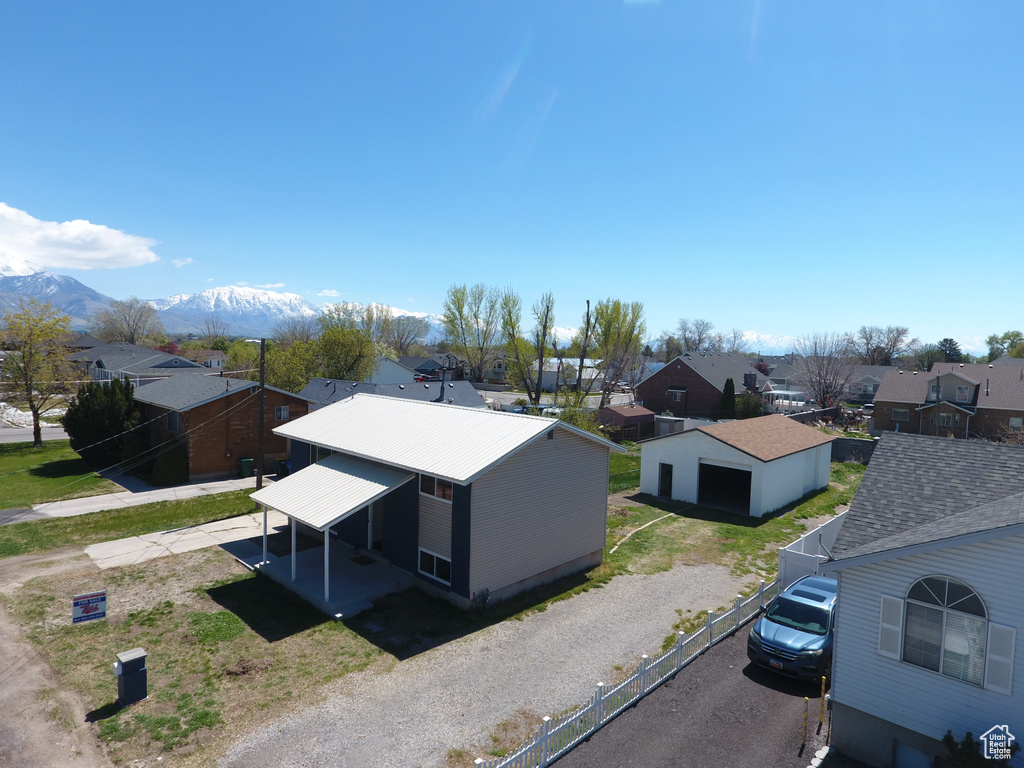 Bird's eye view featuring a residential view and a mountain view