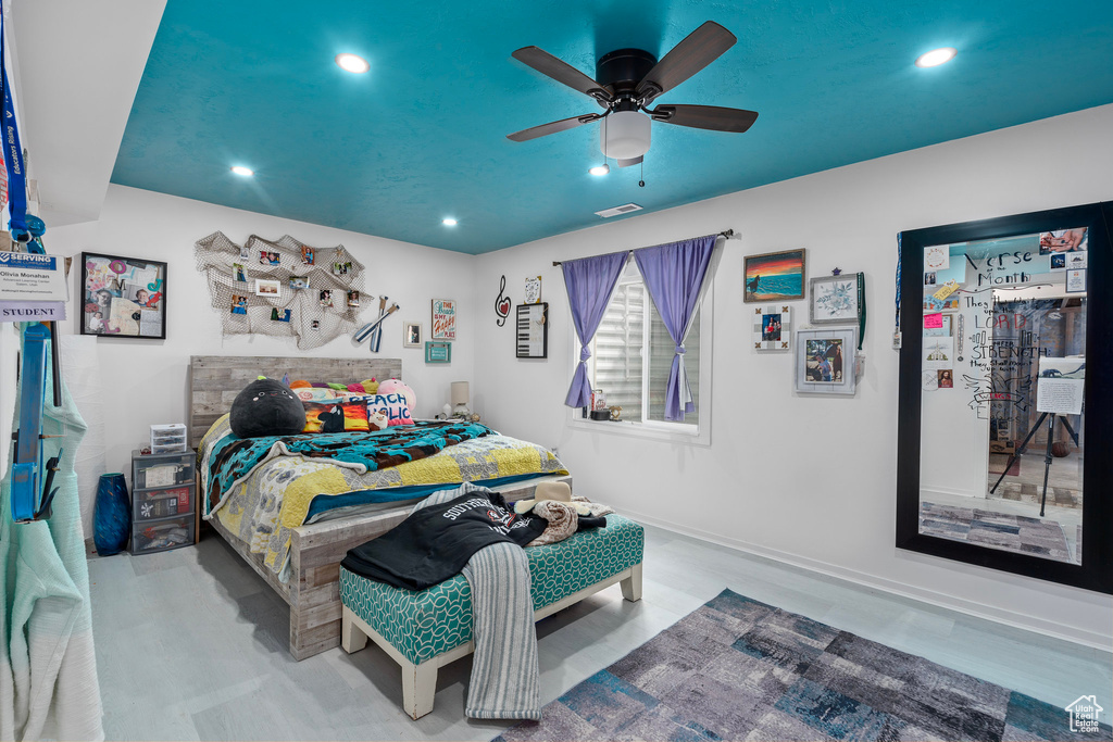 Bedroom with recessed lighting, visible vents, baseboards, and a ceiling fan