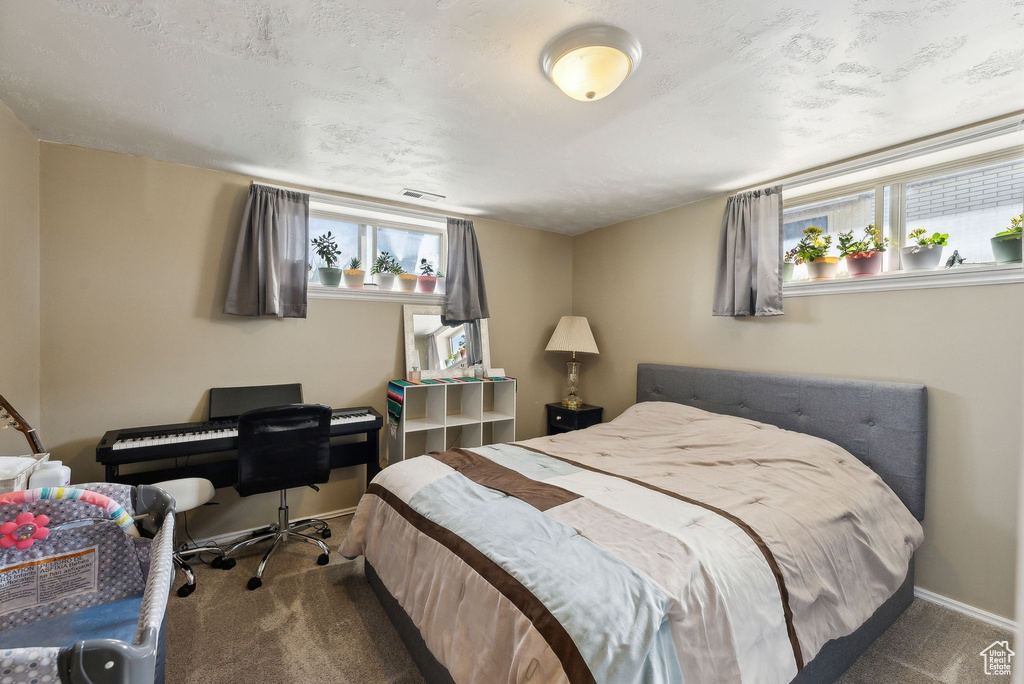 Bedroom with carpet flooring, baseboards, and visible vents