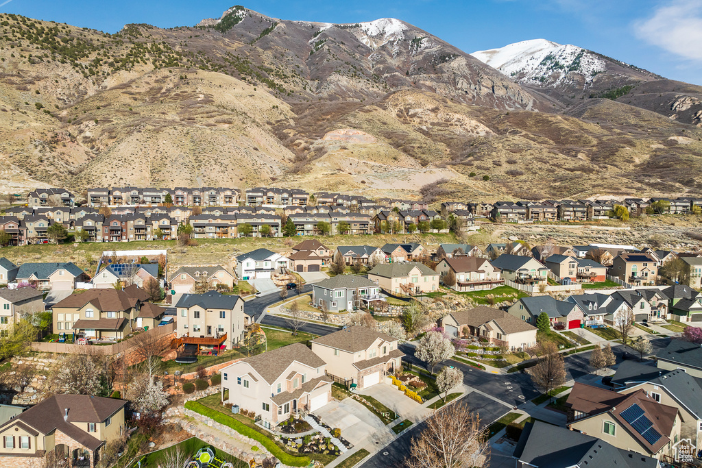Bird's eye view featuring a residential view and a mountain view