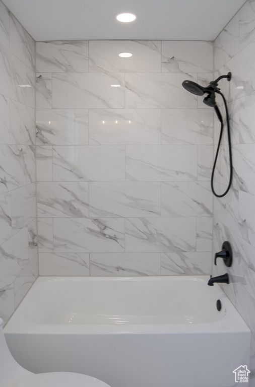 Full bath with recessed lighting, toilet, and shower / washtub combination