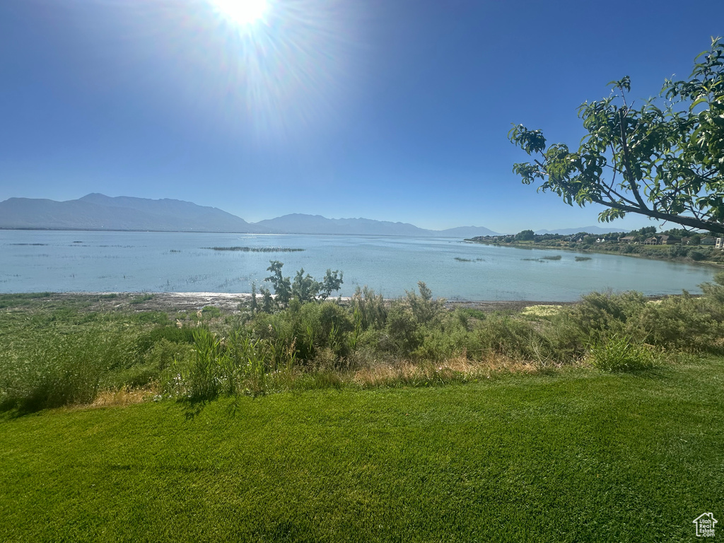 View of water feature featuring a mountain view