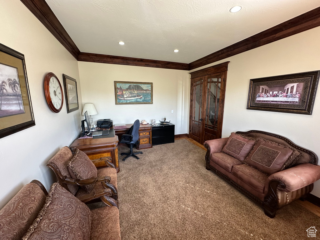 Office with crown molding, carpet floors, baseboards, and recessed lighting