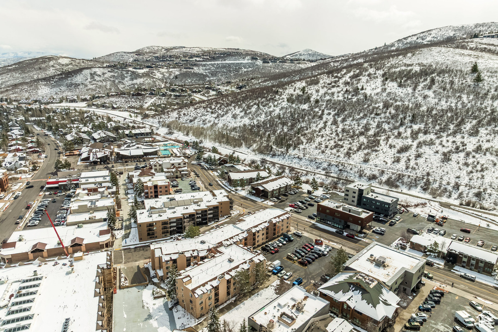 Snowy aerial view with a mountain view