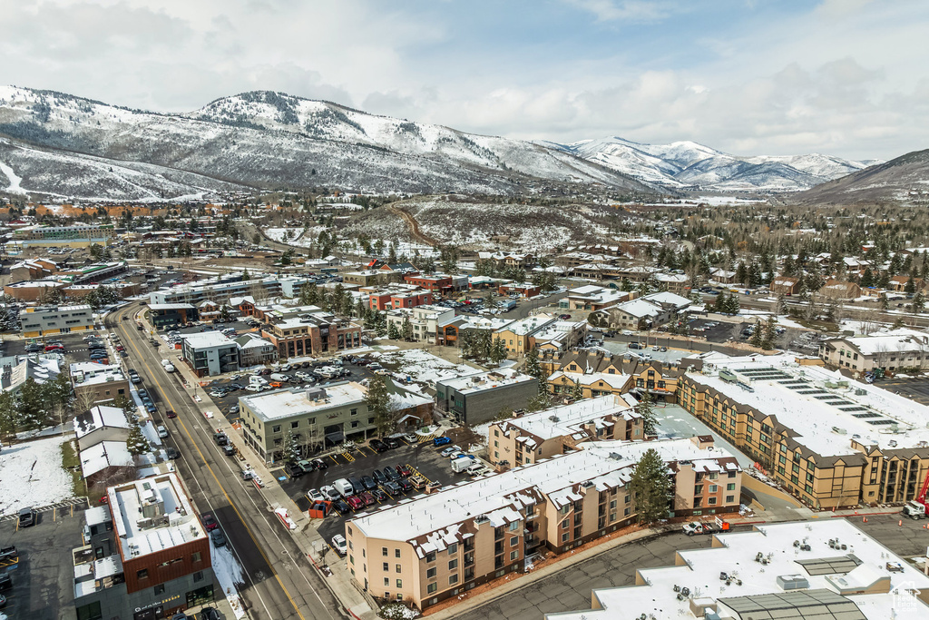 Snowy aerial view with a mountain view