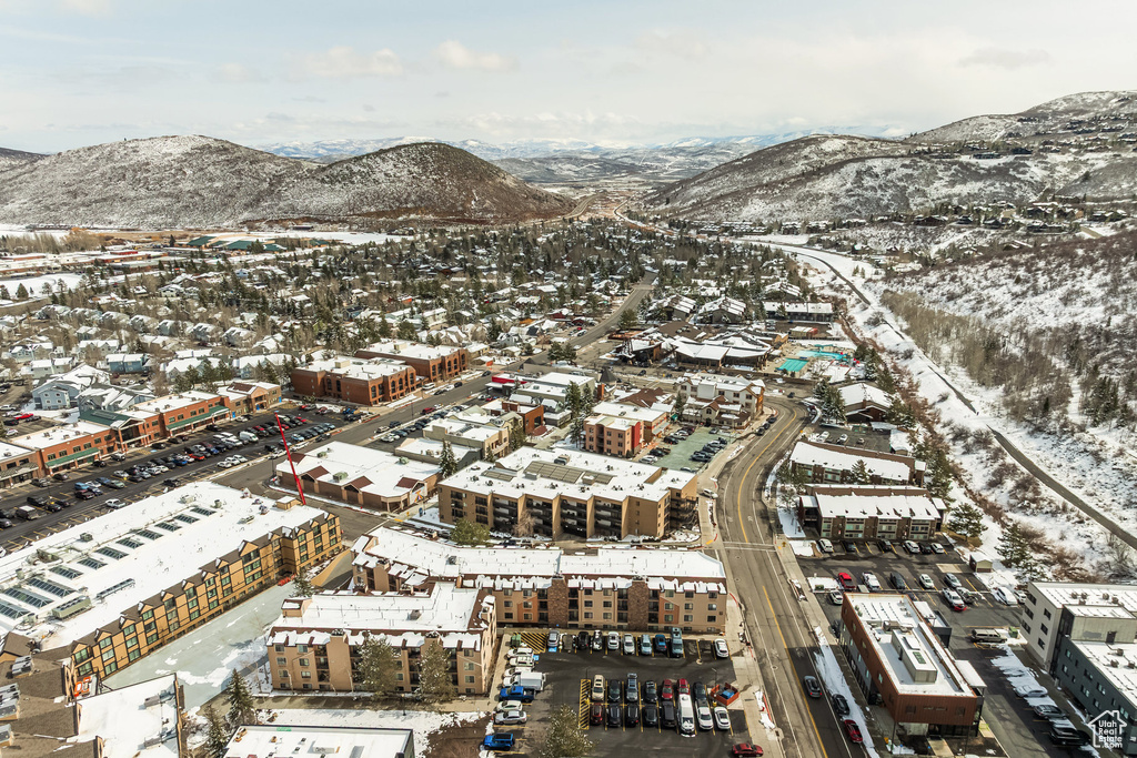 Snowy aerial view with a mountain view