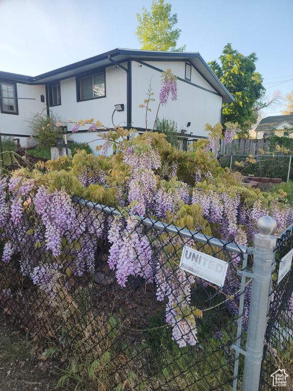 View of home's exterior
