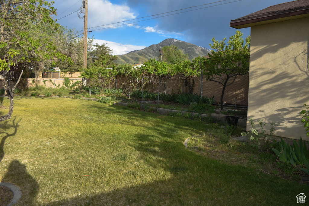 View of yard featuring a mountain view