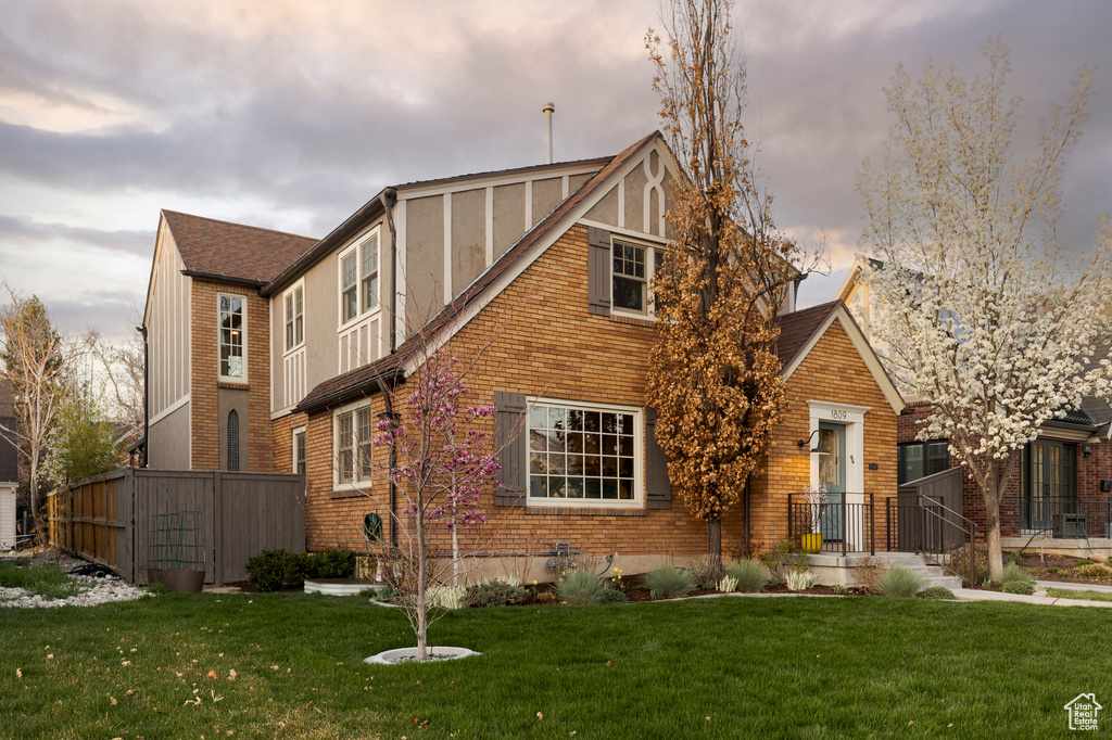 View of front facade with a front lawn